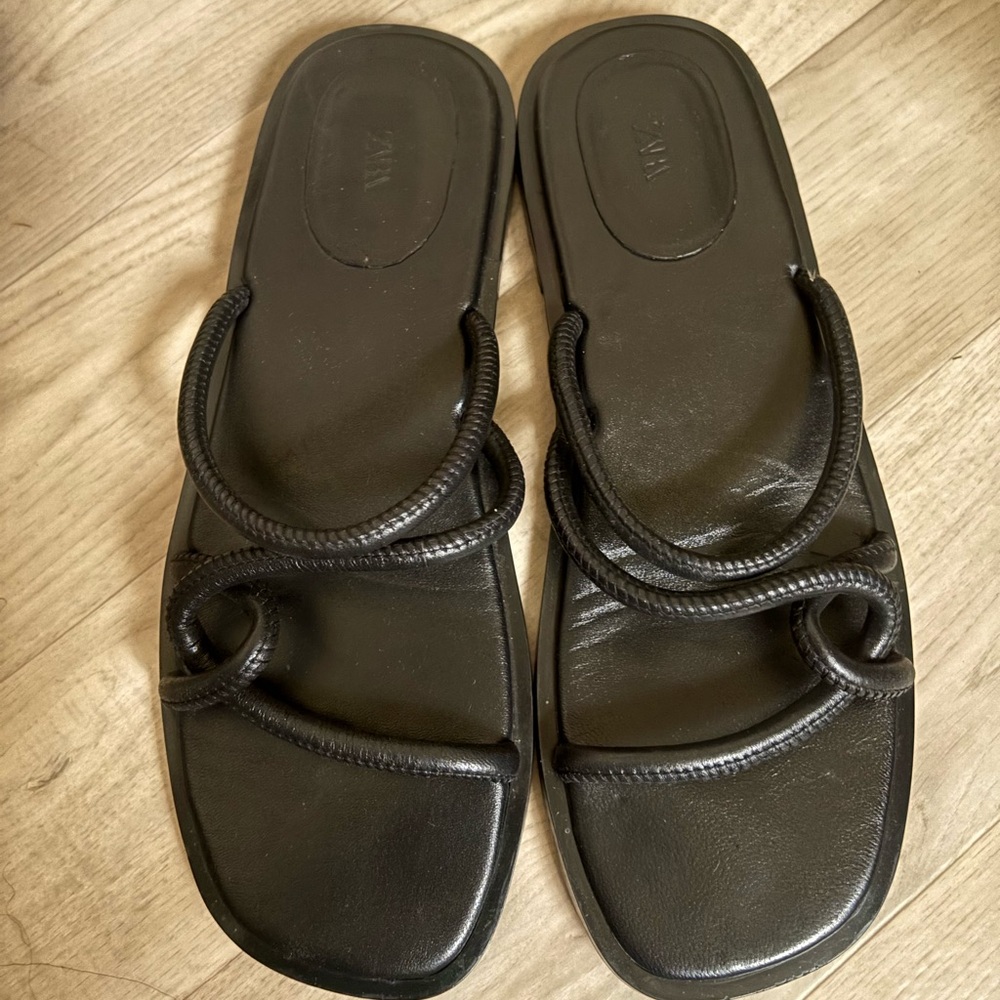 ZARA FLATS